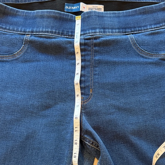 Old Navy Women's Skinny Jeans - Picture 5 of 6